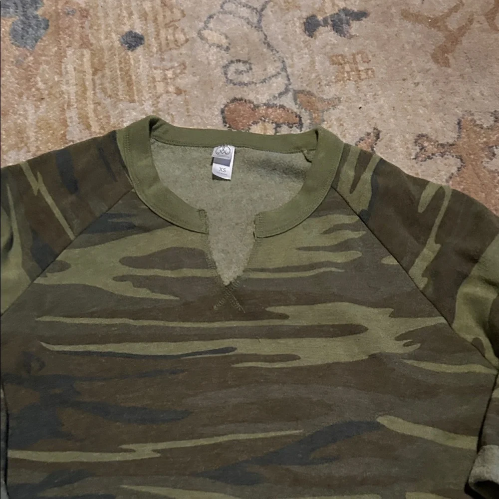 Women's Camouflage Sweatshirt Size Extra Small